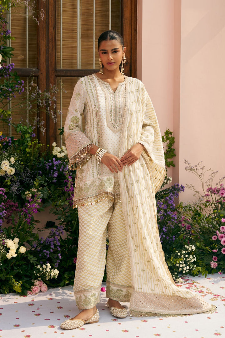 Banarsi Panchi Off White Kurta Set With Banarsi Panchi Dupatta