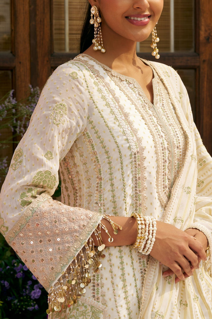 Banarsi Panchi Off White Kurta Set