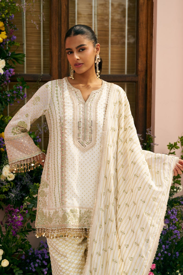 Banarsi Panchi Off White Kurta Set With Banarsi Panchi Dupatta