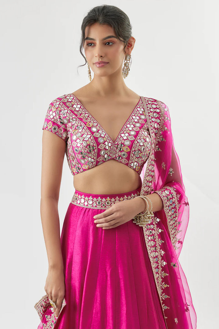 Maanyata Lehenga Set