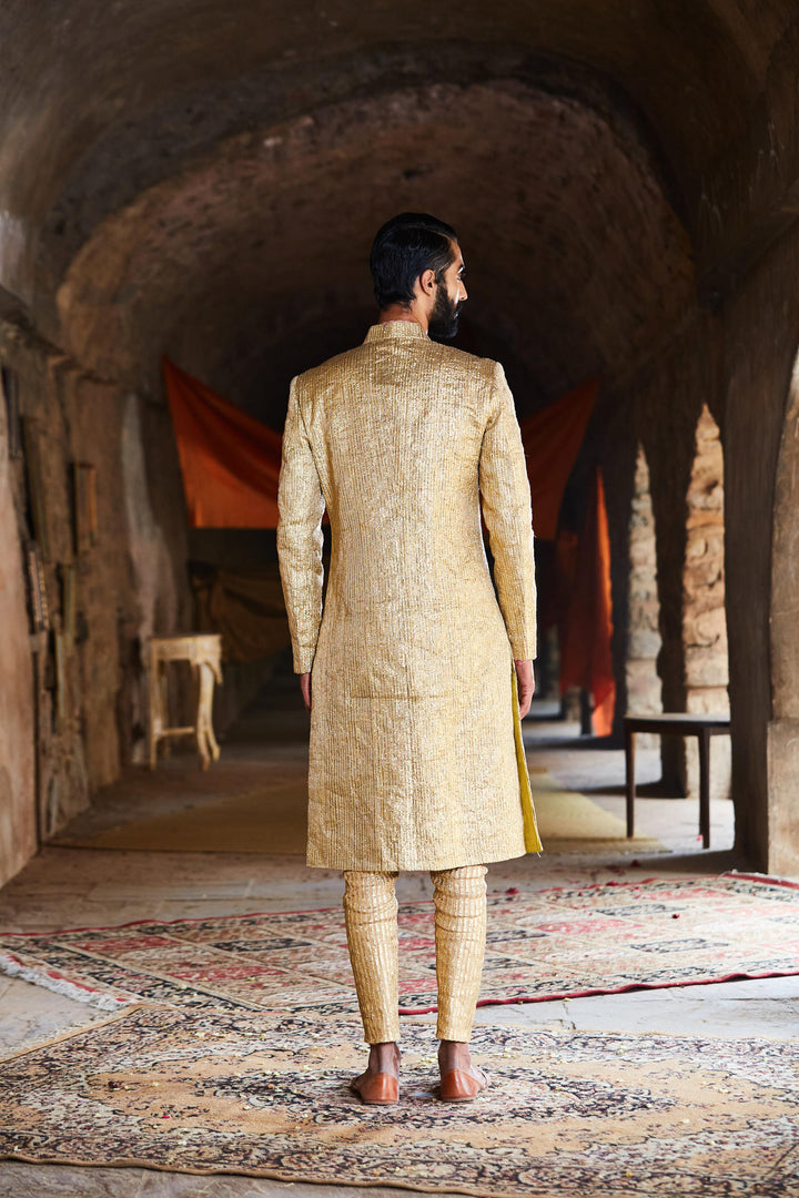 Akbar Sherwani Set
