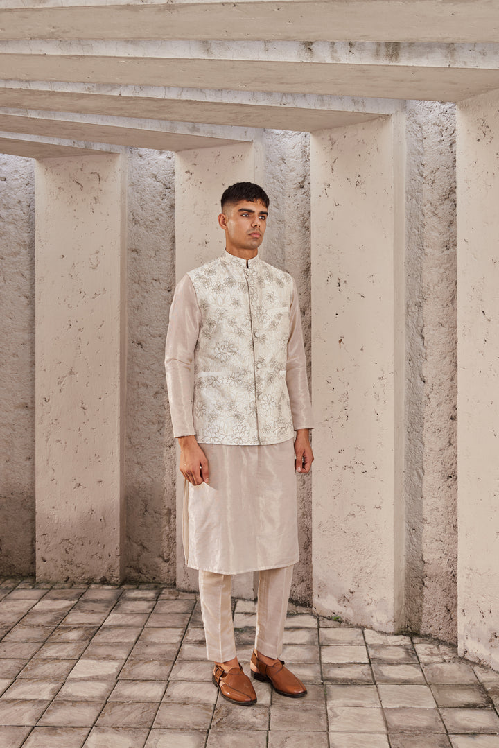 Zari Cotton Kurta Set With Ivory Silk Bandi