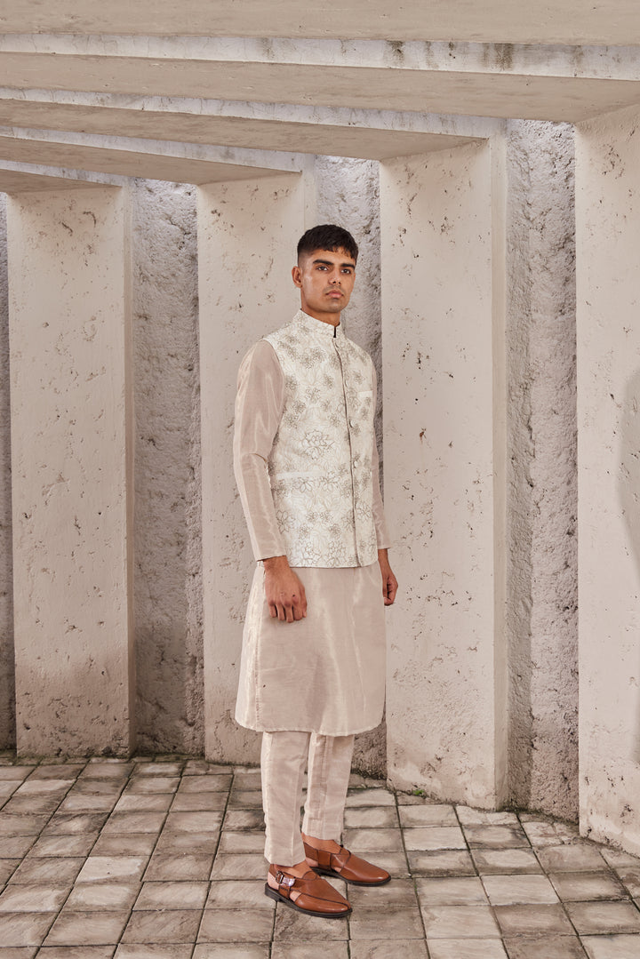 Zari Cotton Kurta Set With Ivory Silk Bandi