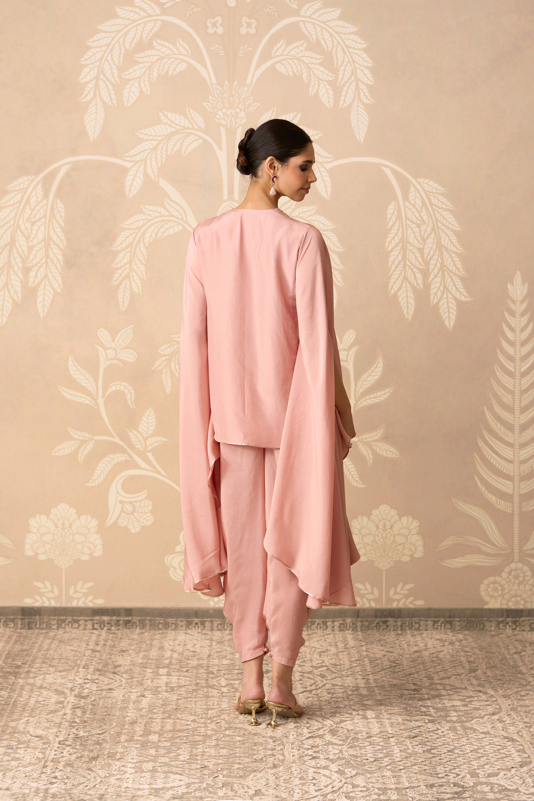 Mehraab Cape Set