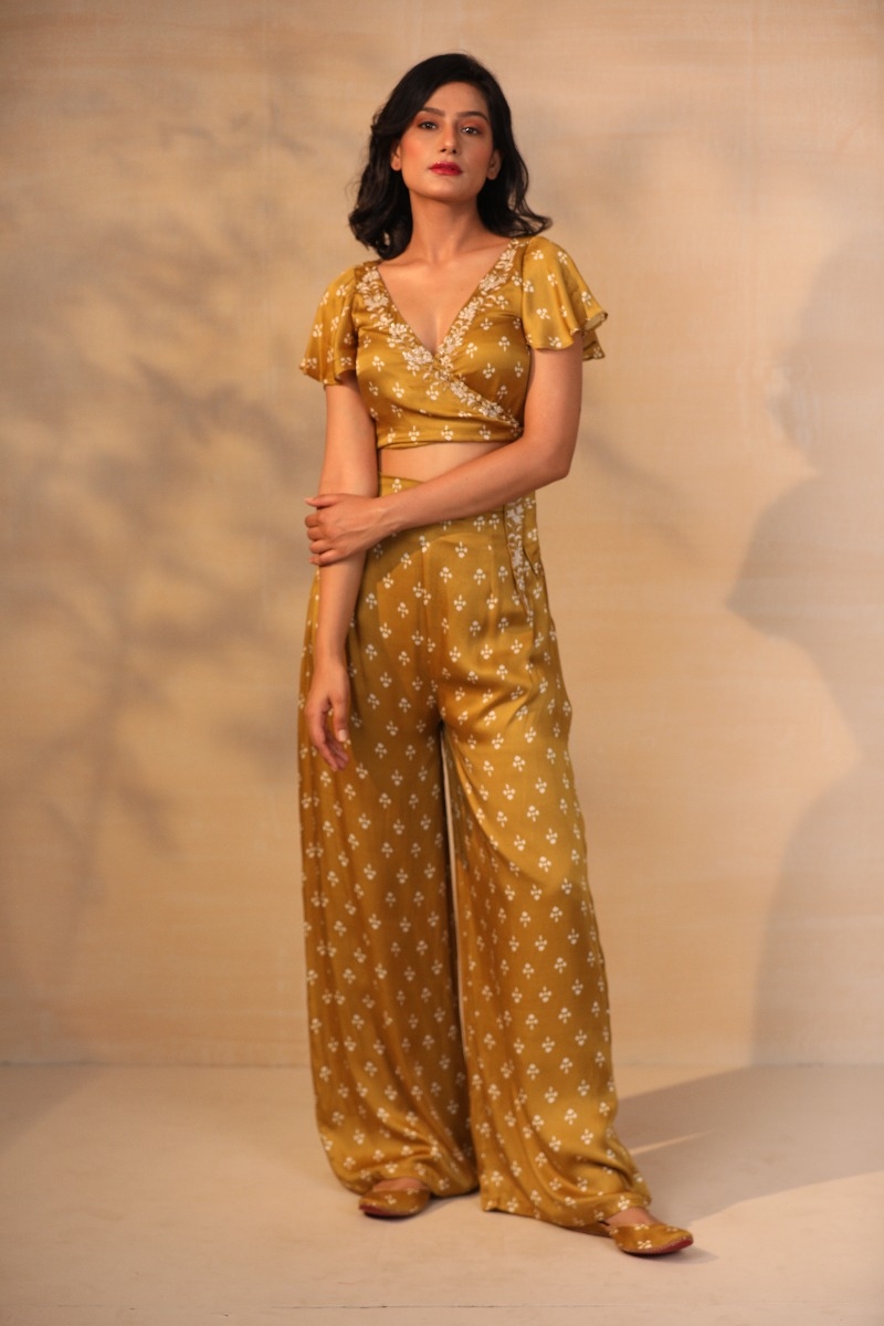 PRINTED CROP TOP AND PANT SET 