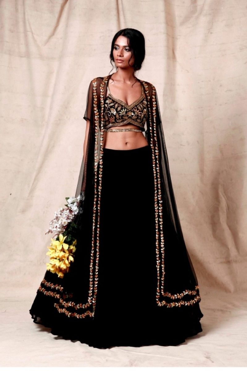 BLACK AND GOLD CAPE SET