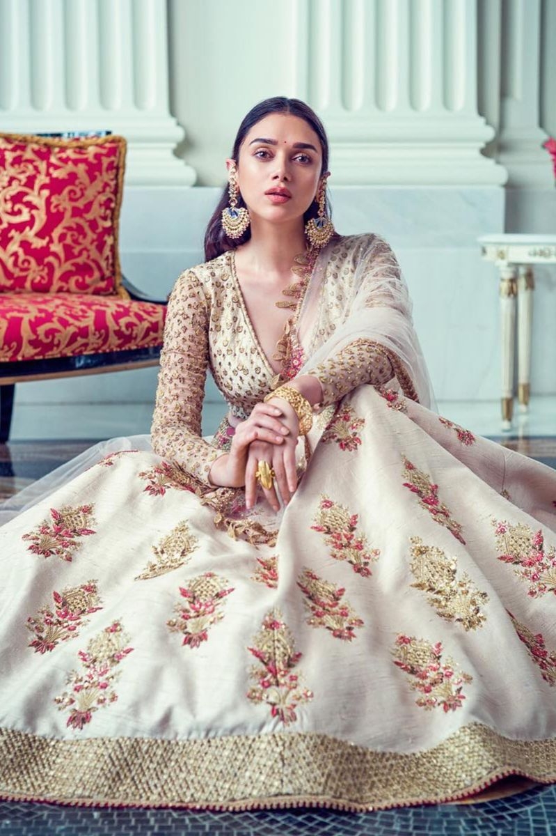 ADITI RAO HYDARI - IVORY EMBROIDERED LEHENGA