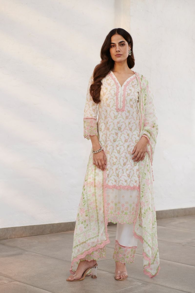 Buy Pink Pure Mulmul Embroidery Floral V Neck Sawariya Thread Kurta Set For  Women by Mulmul Online at Aza Fashions.