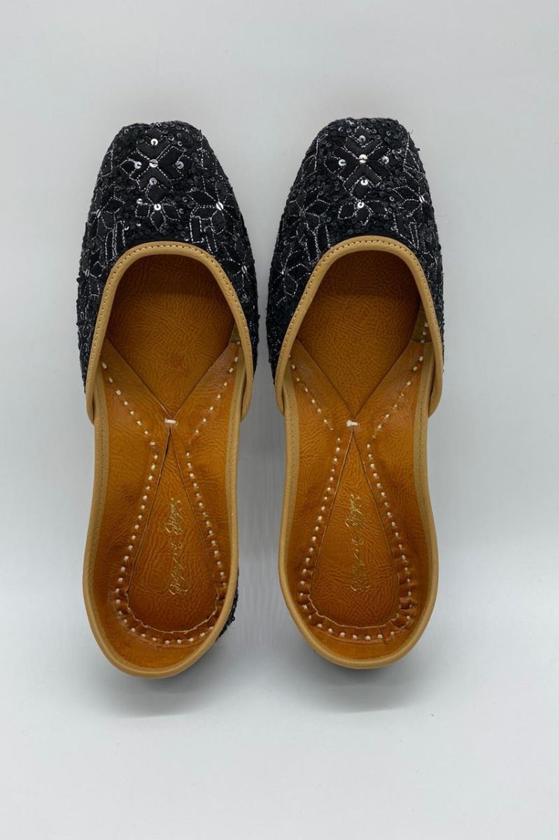 NEO PHULKARI BLACK JUTTI