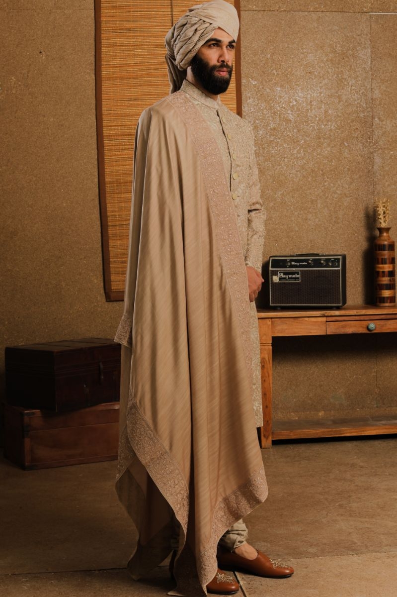 EARTHY BROWN OF PANACHE