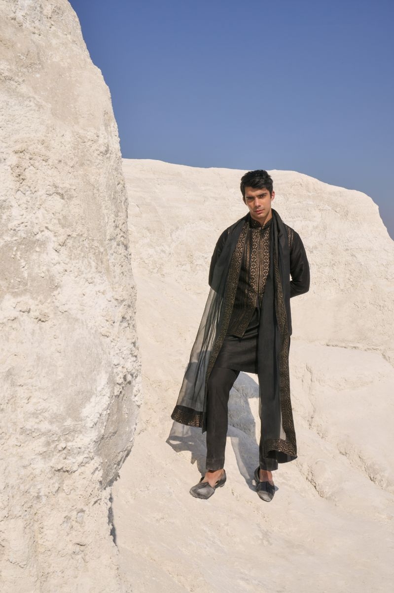 Seema Gujral Black Gold Cut Work Bundi Set